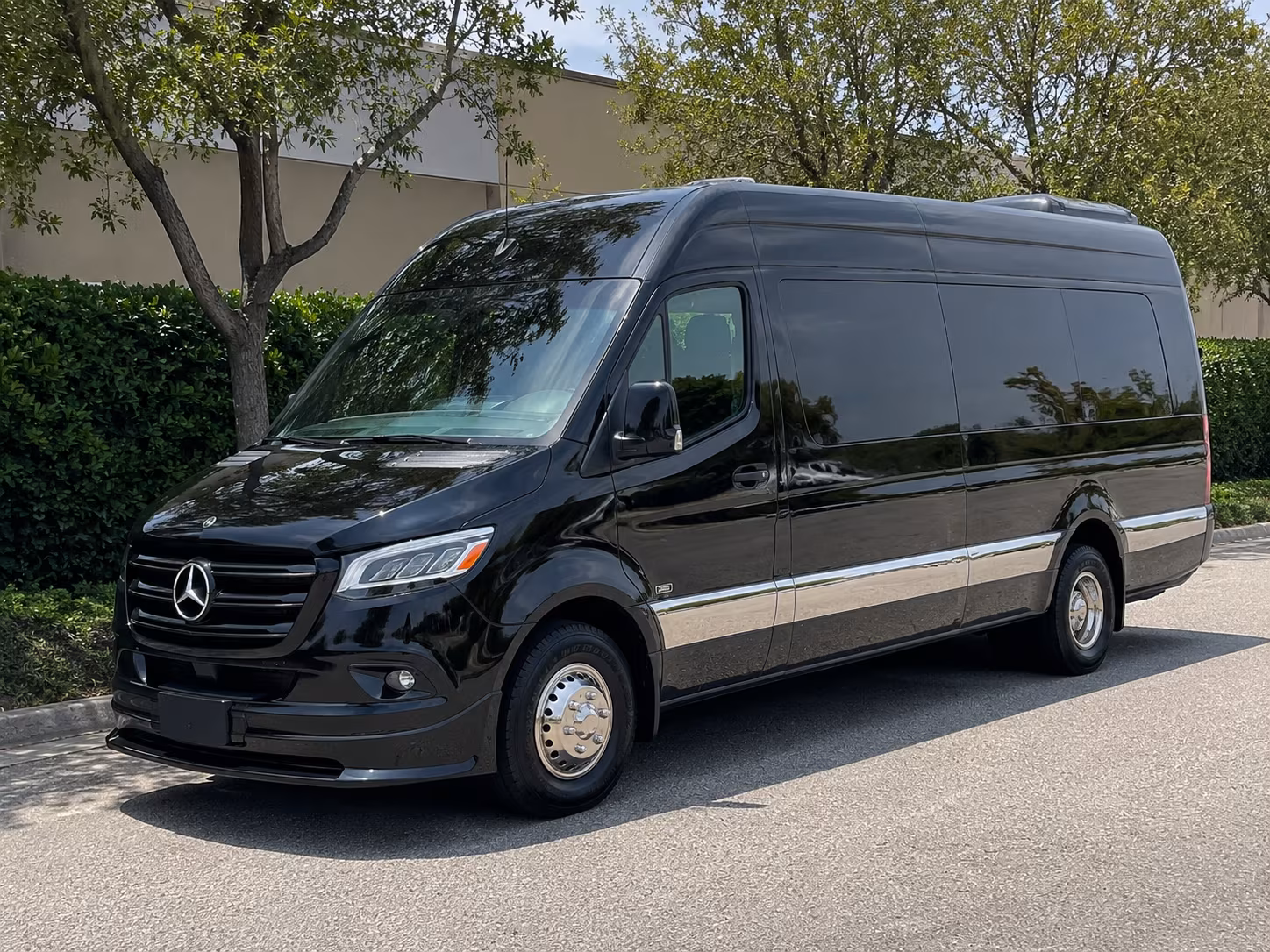 mobile 18 passenger sprinter van